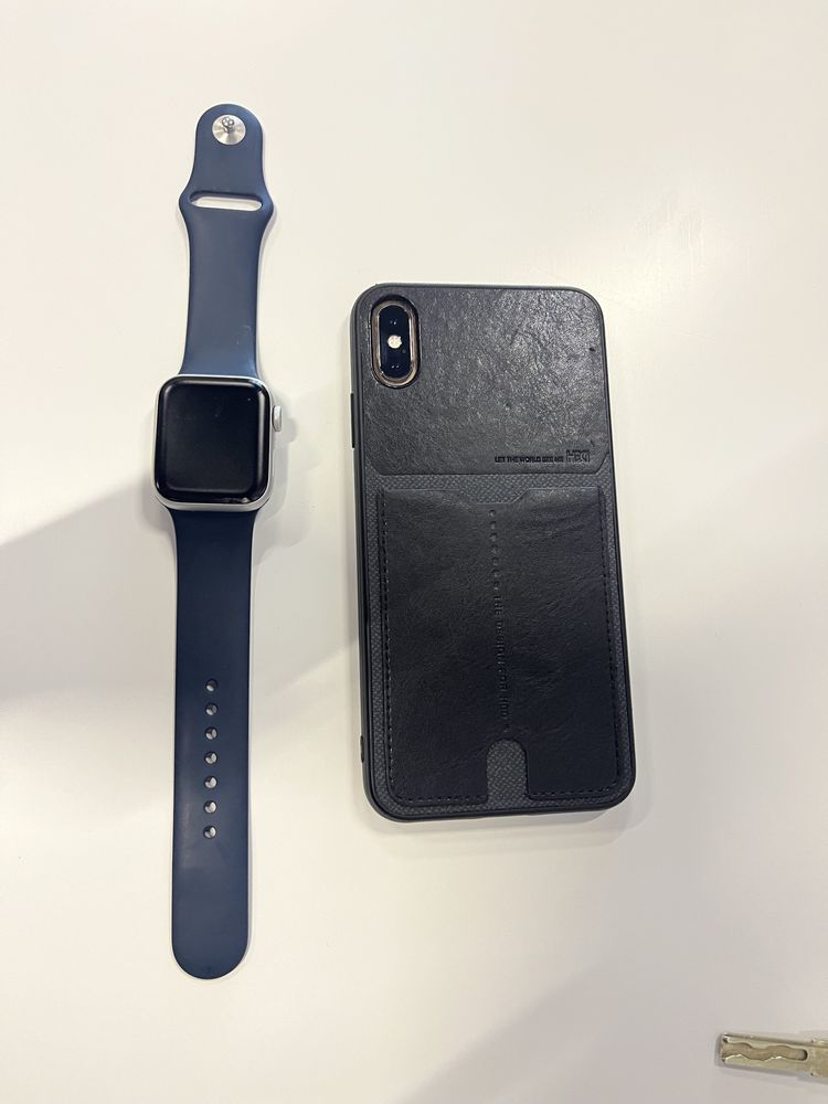 iPhone XS Max + Apple Watch