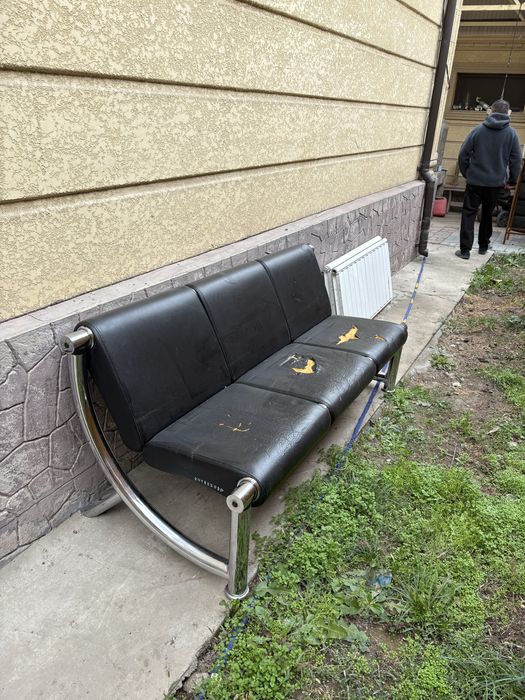 Продам диван черный