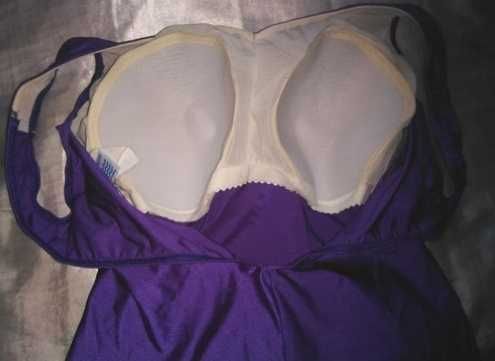 Costum de baie de la Yves Rocher , model foarte frumos, mov sidef