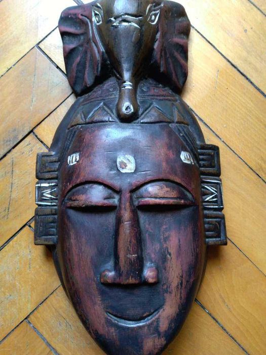 Африканска дървена маска