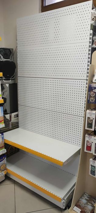 Метални крайстенни стелажи