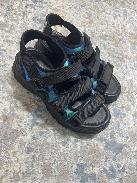 Женские сандали