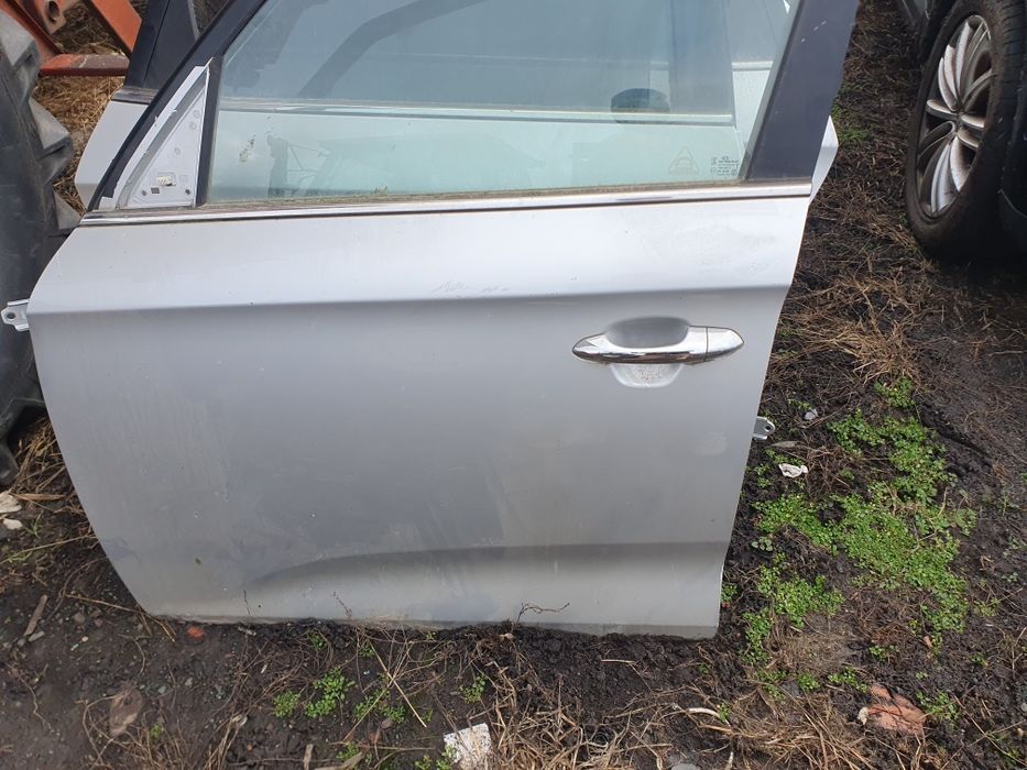 Usa kia carens 2015 , perdelute usi spate