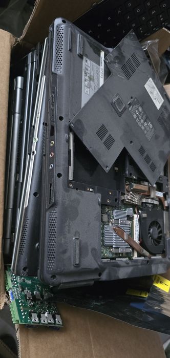 Продавам лаптопи и платки за скрап