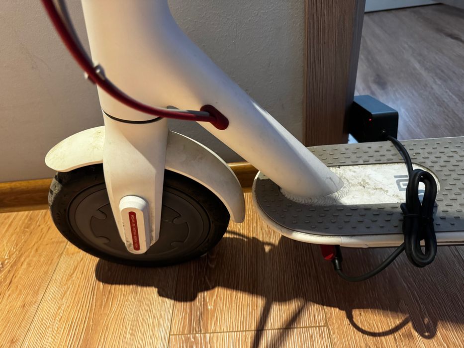 Trotineta xiaomi mi m365 alba