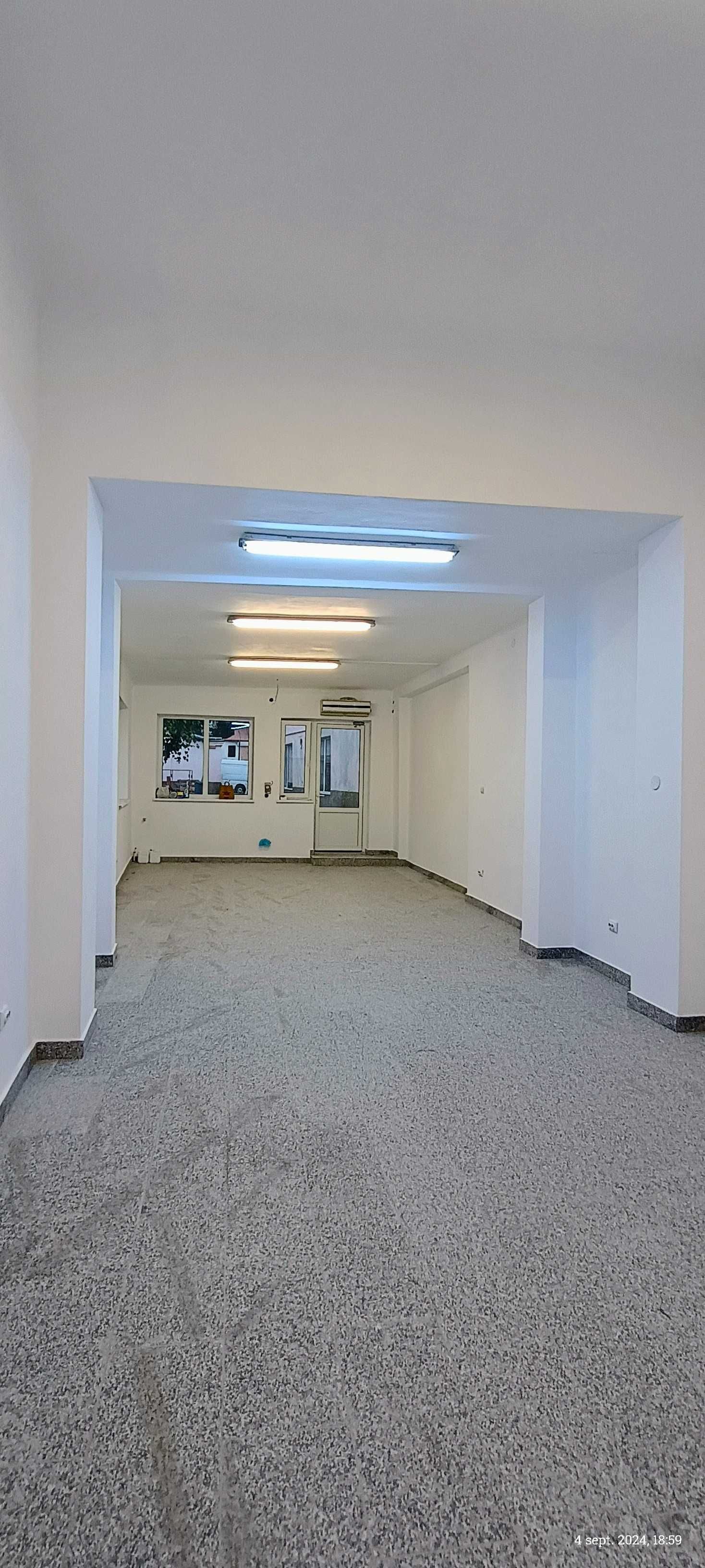 Ofer spre închiriere spatiu comercial