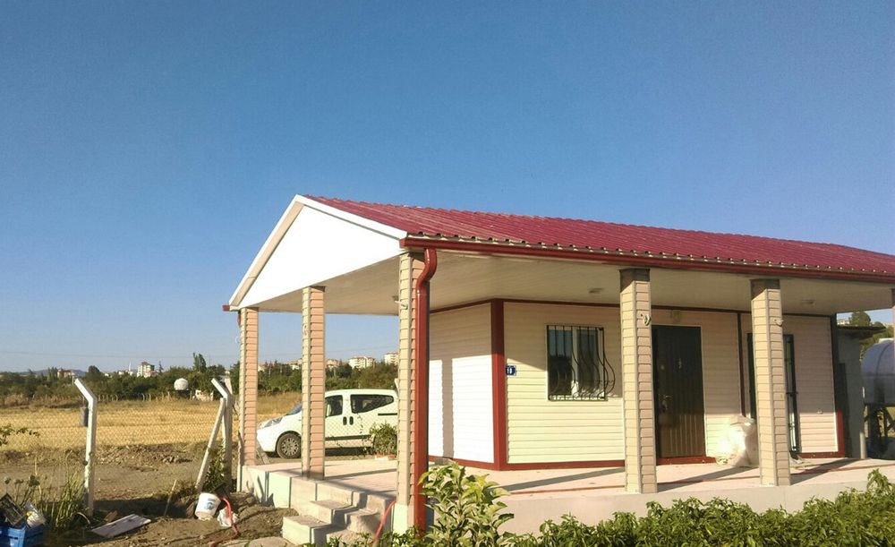 Vand case modulare pe structuri metalice