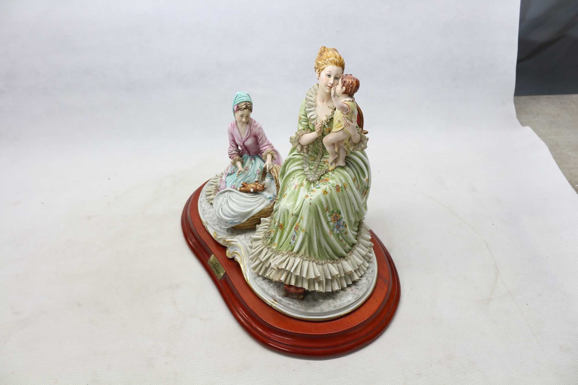 Статуэтка из фарфора Мама Capodimonte