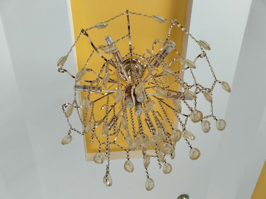 Продам люстру в хорошем состоянии,срочно!