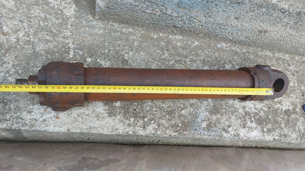 Vând cilindri hidraulici