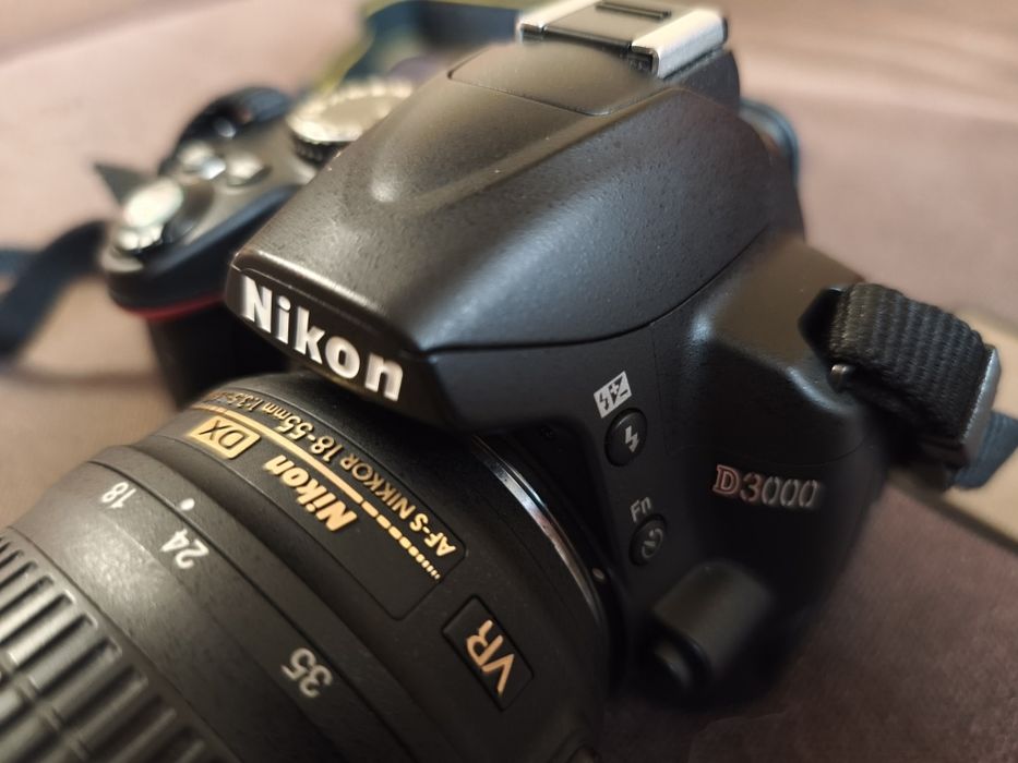 Aparat foto DSLR Nikon D3000 18-55 VR