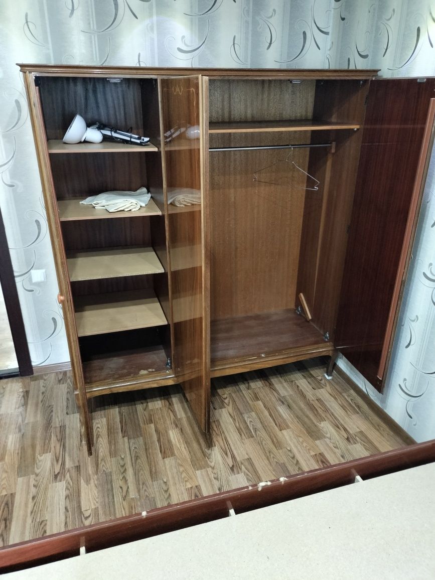 Shkaf akrildan sotiladi