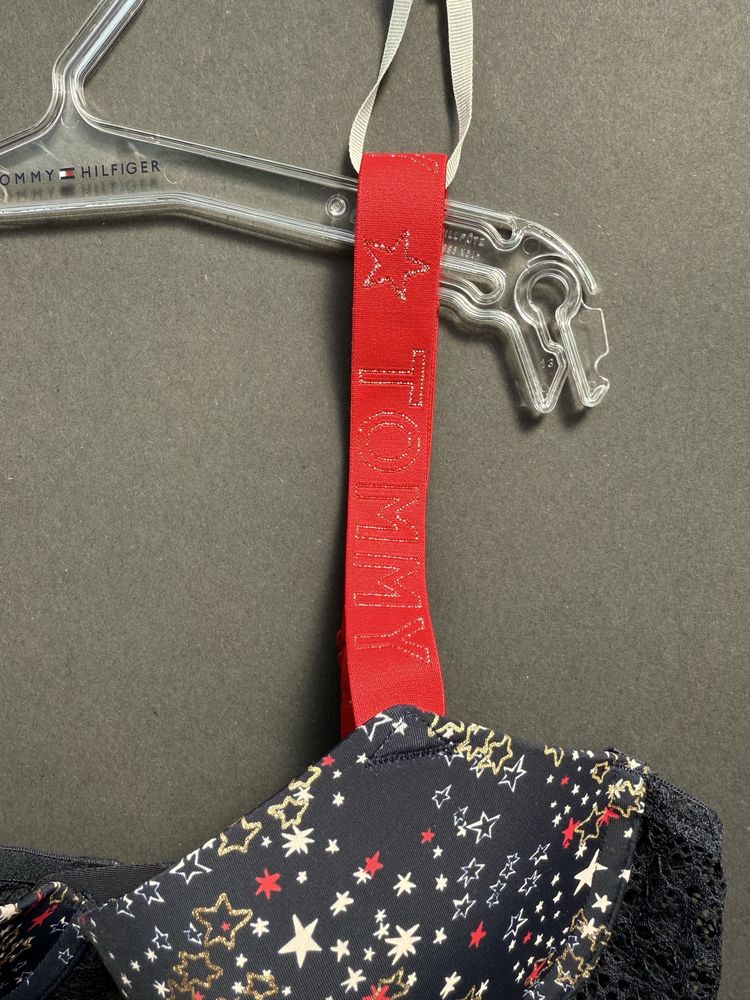 Сутиен в десен на звезди Tommy Hilfiger /75B/