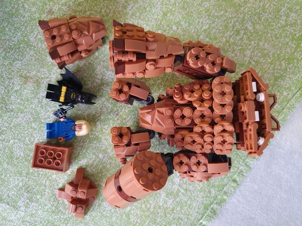 LEGO BATMAN - Atacul rasunator al lui Clayface 70904, 448 piese