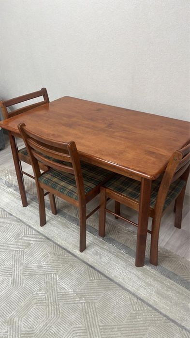 Продам стол со 4 стульями