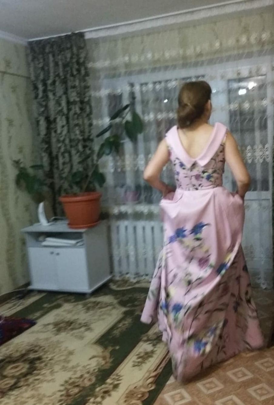 Шикарное вечернее платье