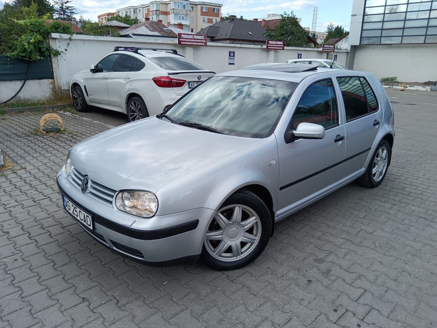 Volkswagen Golf ,2003 ,1.6 benzină ,climatronic ,trapă ,fiscal pe loc