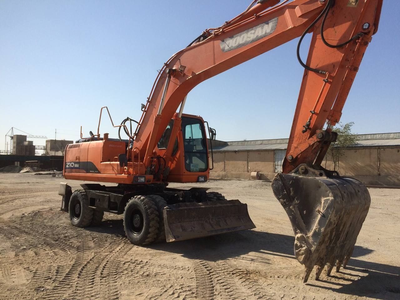 DOOSAN solar 210 sotiladi