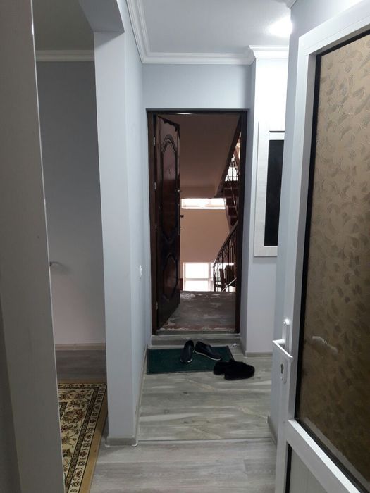 Арендага берилади 2 хона 3 этаж Вокзалда.Агентство