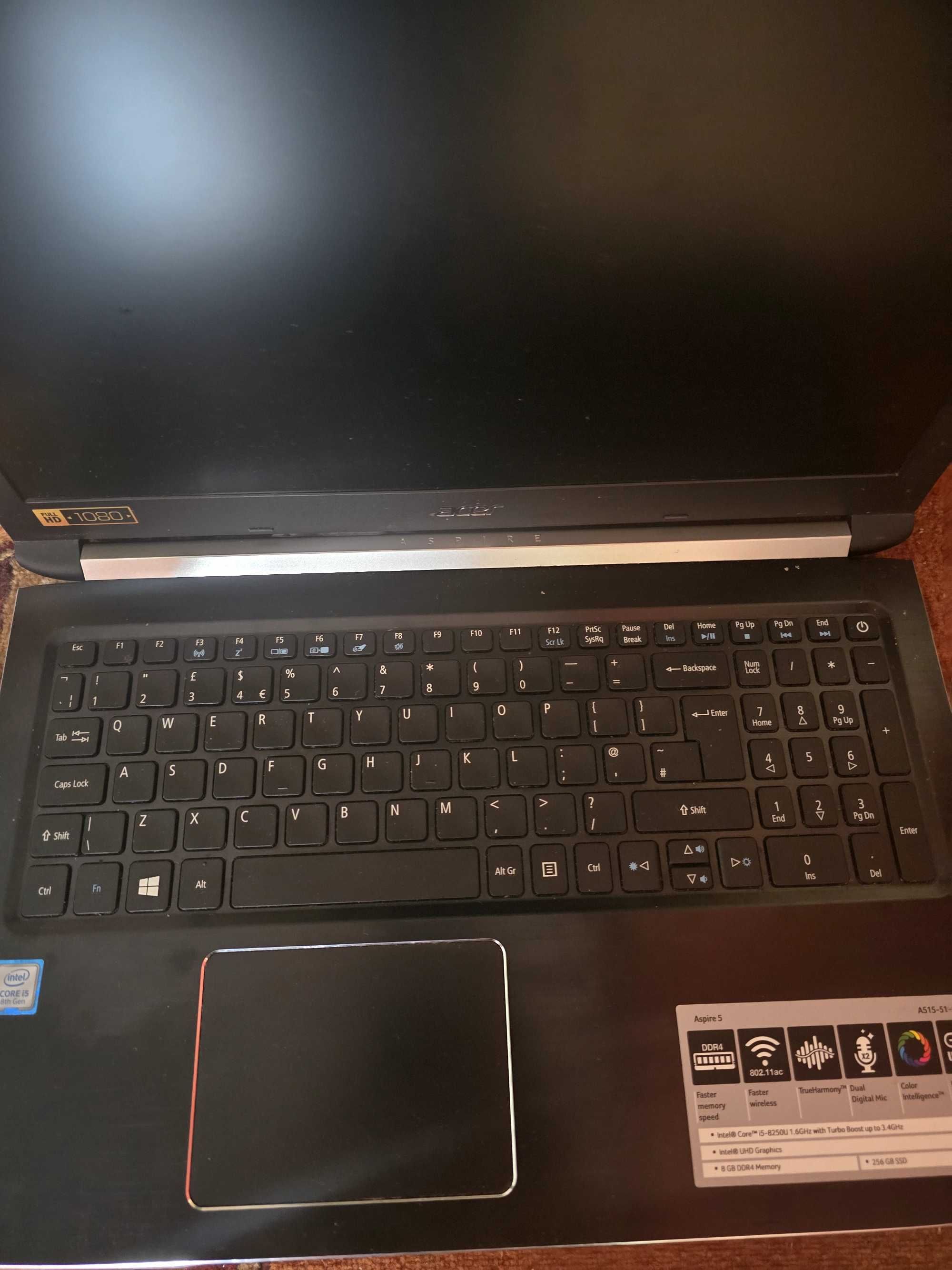 Laptop ACER arata 10/10 functineaza perfect