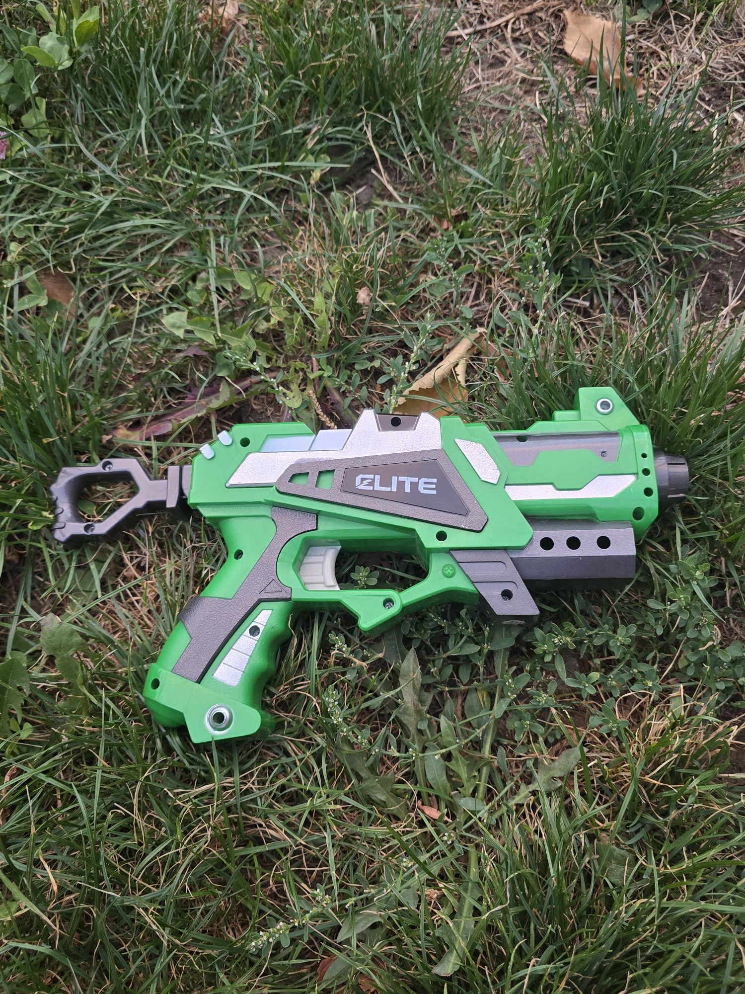 Продаю Nerf бластеры