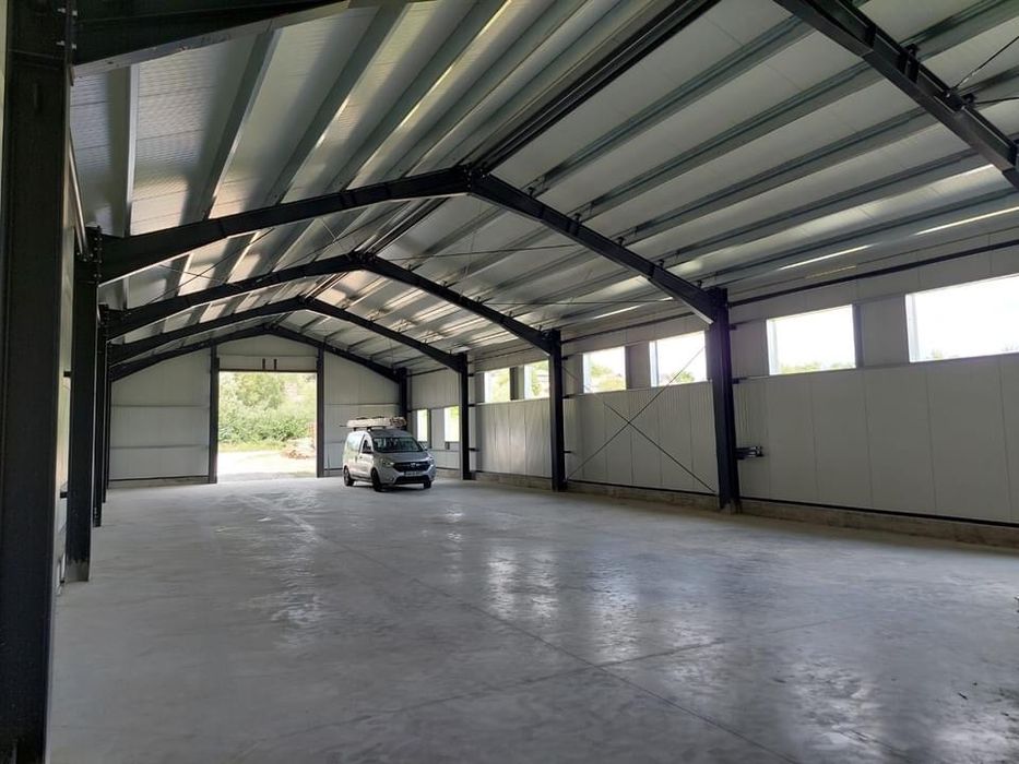 Vand hala metalica cu panouri sandwich 400mp oferi si montaj