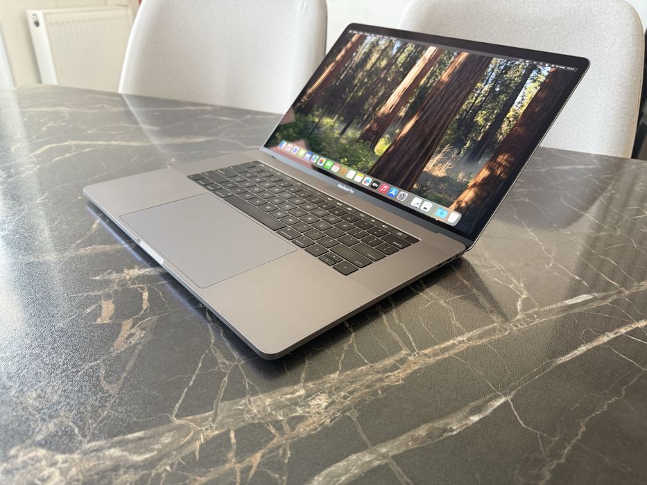 MacBook Pro 2019год. Core i9-9880H/16/512GB. Retina 15/ Radeon 4GB