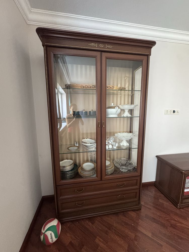 Мебель для гостиной , сервант