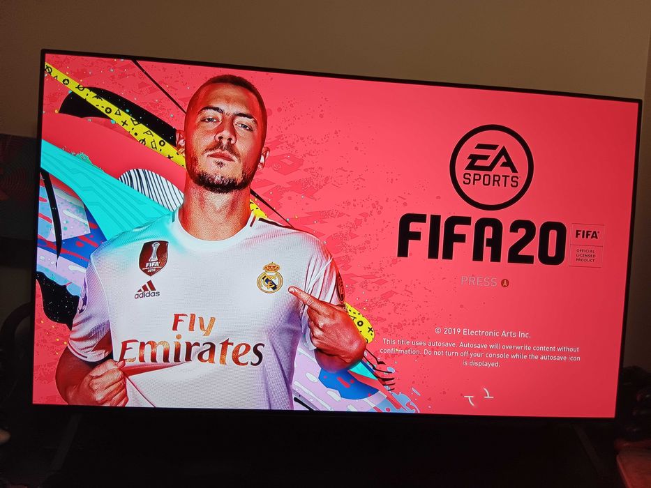 Consolă Xbox one, Joc video plus joc fotbal FIFA 20, Hard 500 Gb