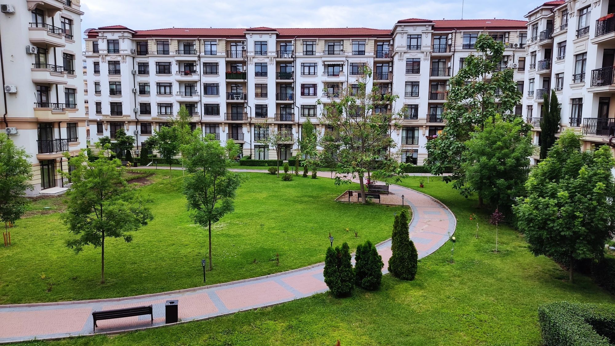 Тристане апартамент в луксозен затворен комплекс "Айвазовски парк".