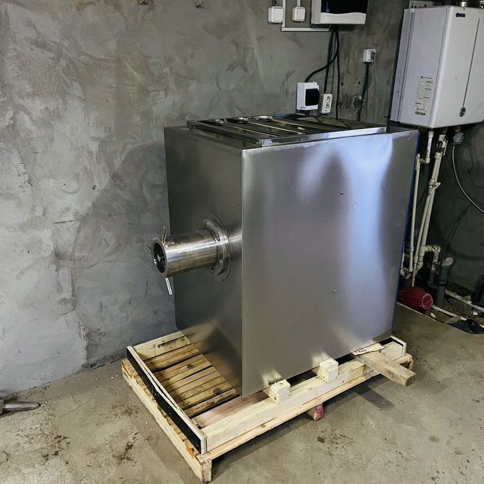 Мясорубка промышленная волчок jr-130(120)