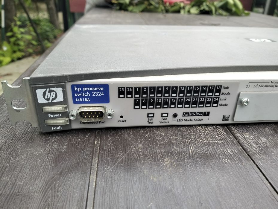 Switch HP ProCurve J4818A  2324 HP 24-port 10/100Base-Tx