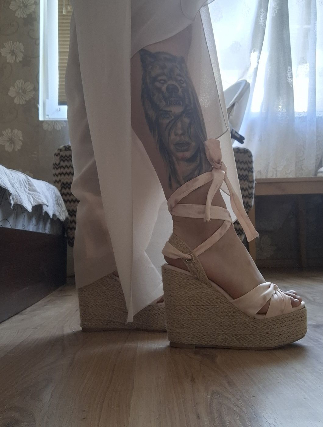 Сандали с връзки