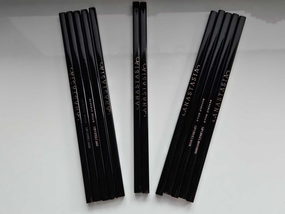 Creion de buze Anastasia