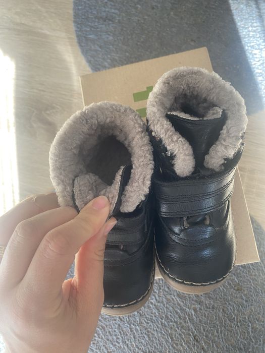 Ghete piele Froddo