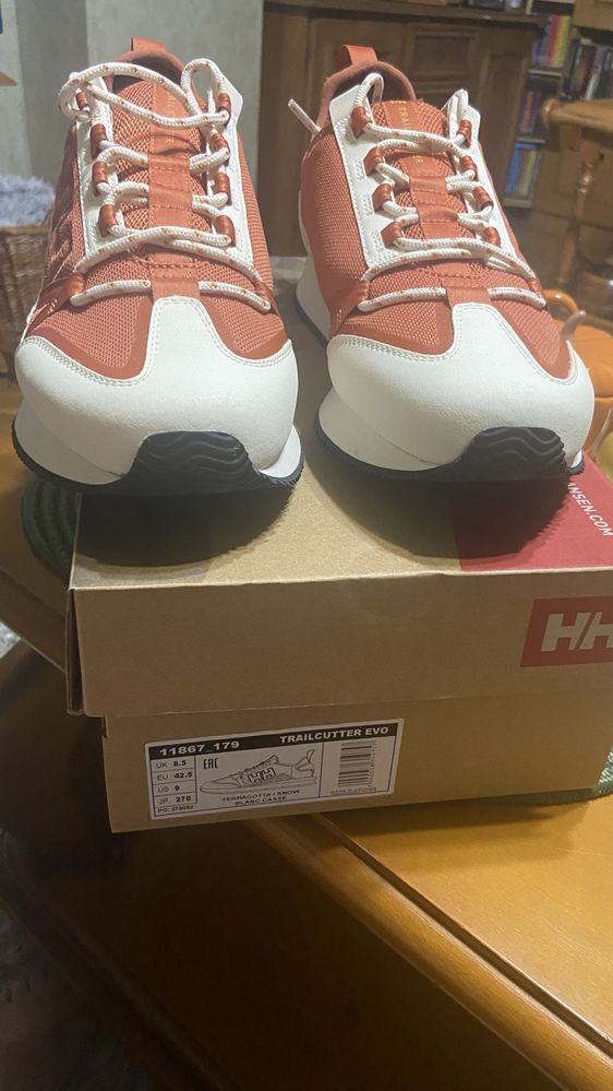 Мъжки Нови обувки на Helly Hansen