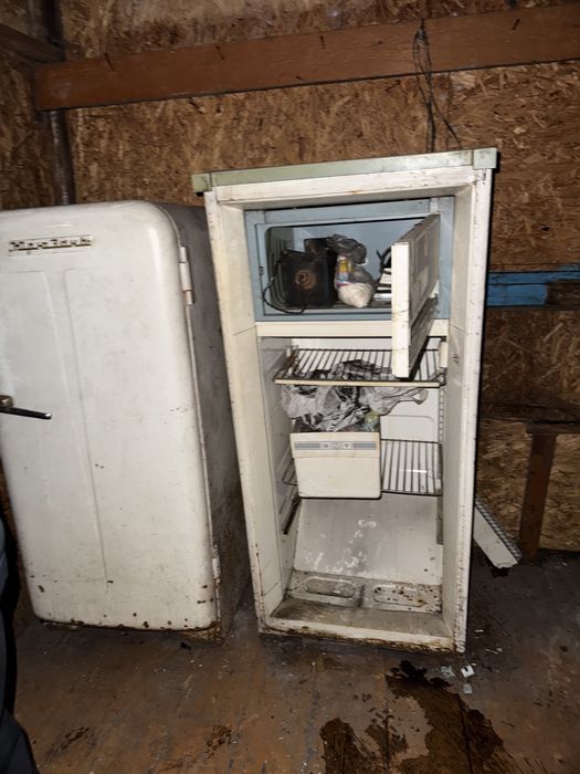 Отдам даром холодильники