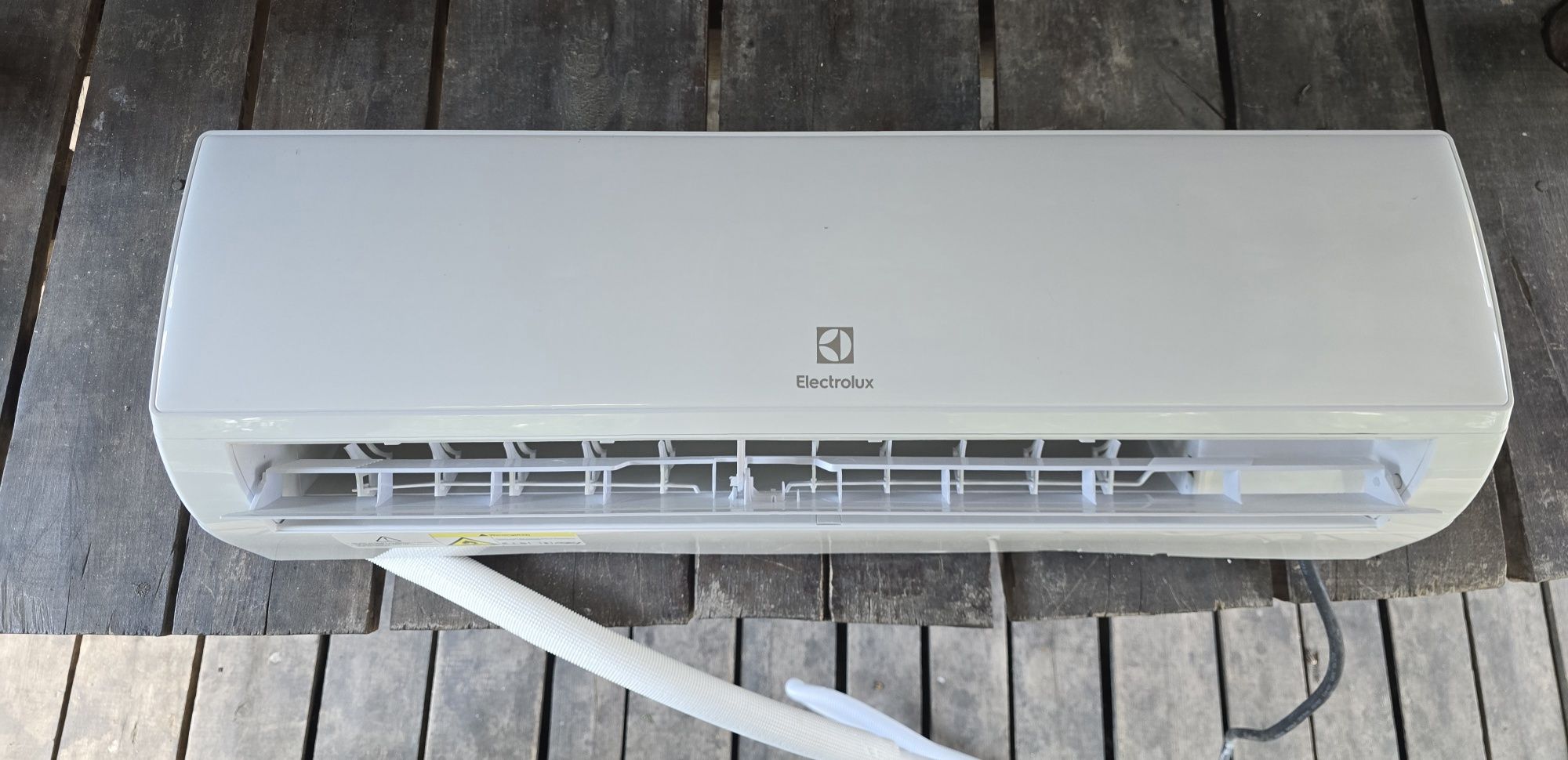 Aer conditionat ELECTROLUX EACS/I-12HEL/N8 EEC, 12000 BTU, A++/A+, Inc