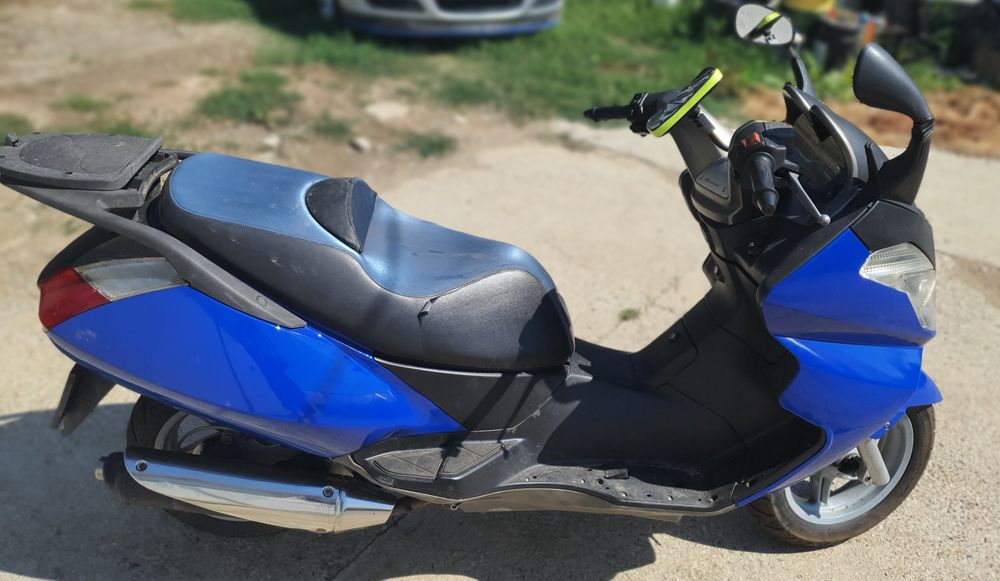 Maxiscuter Aprilia Atlantic 200. 2003 + unul de piese