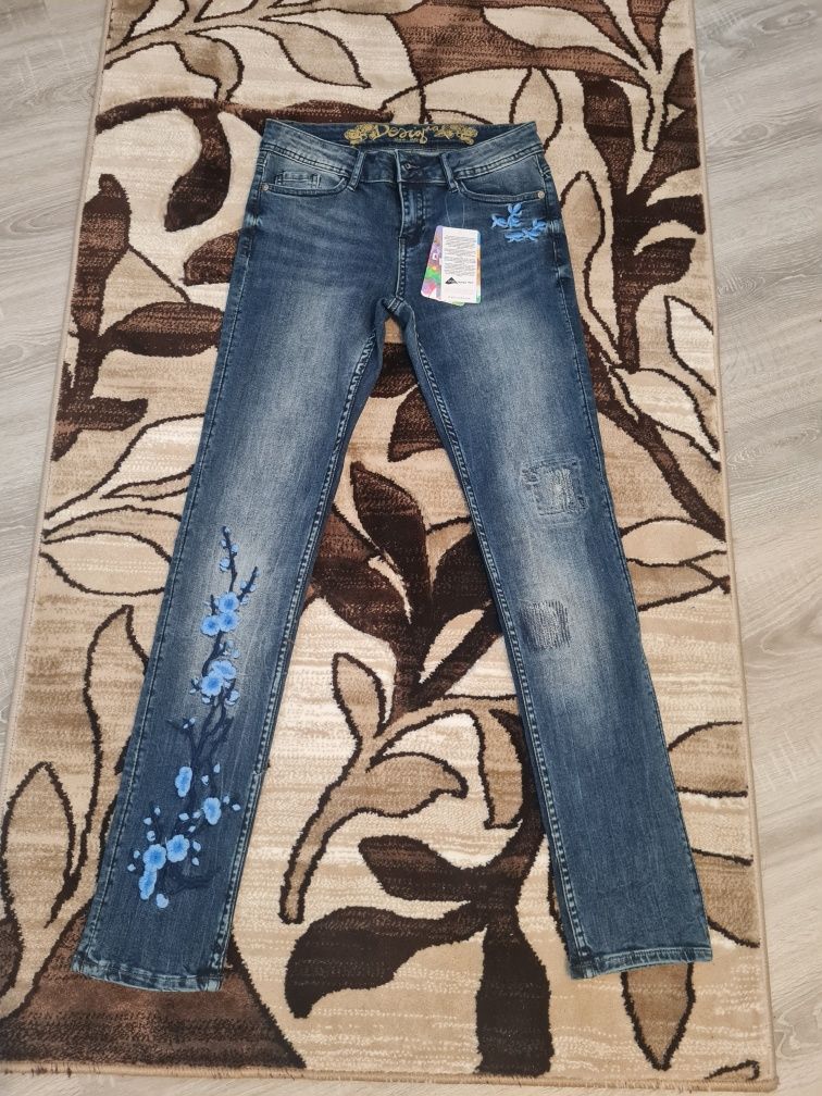 Blugi damă originali Desigual mas 26.