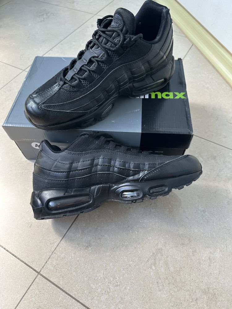 Nike 95 Triple Black