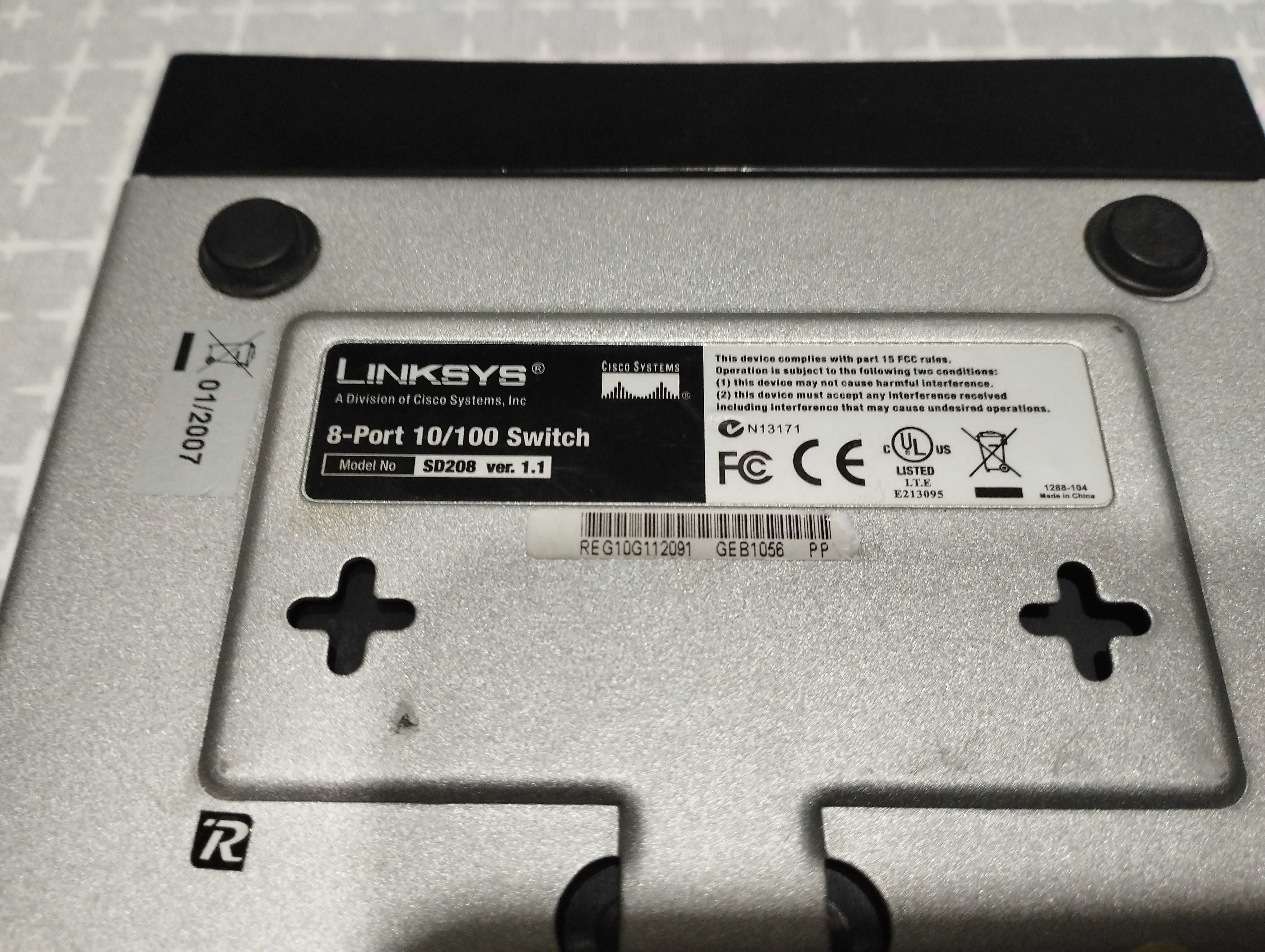 Суич Linksys (Cisco) 8 порта с входно напрежение 9 - 12 волта.