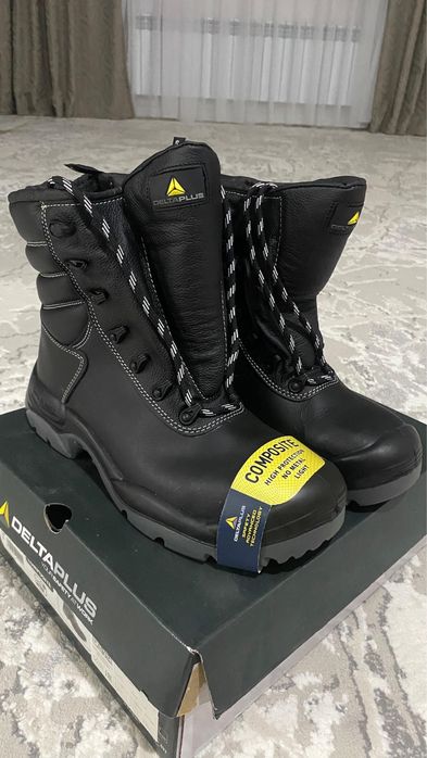 Продается спец обувь зимний