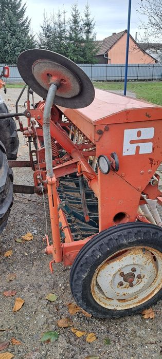 Semanatoare paioase 2,5m cu 21 randuri,despicator hidraulic de 13tone