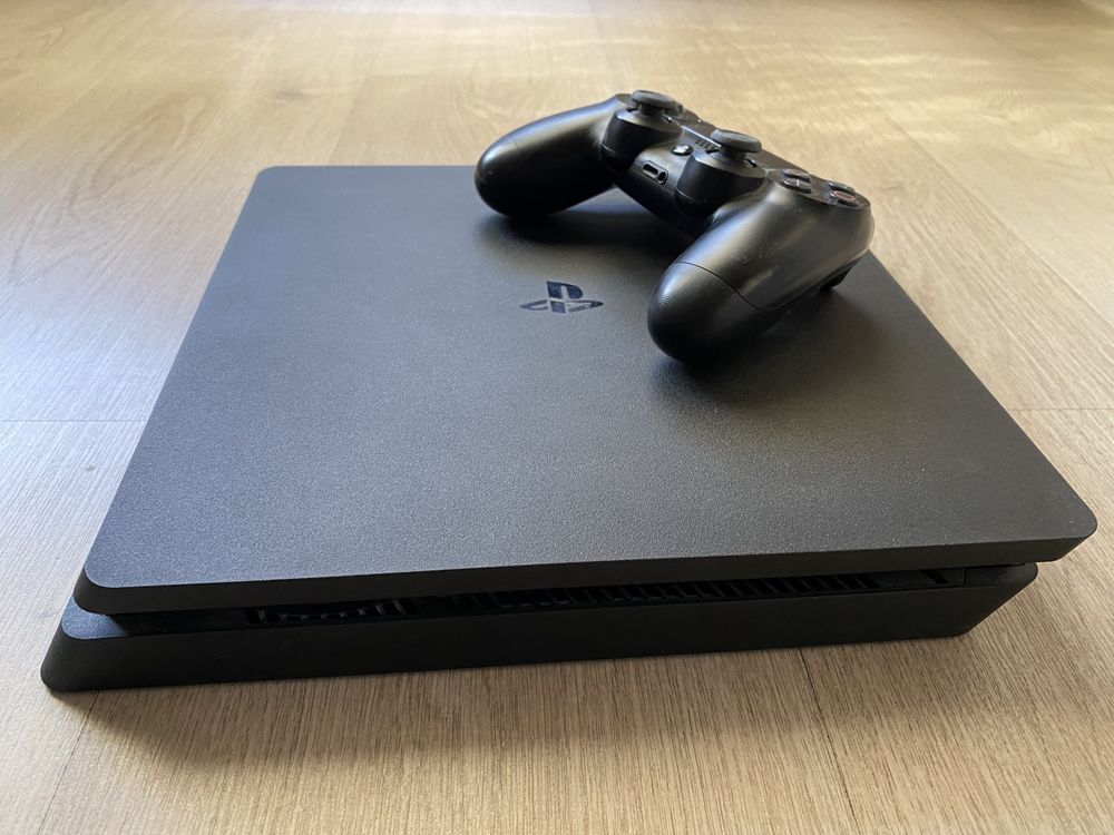 Sony playstation 4 slim. Два контролера.