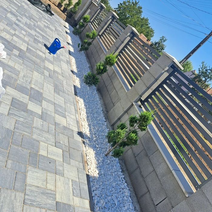 Întrețin spatii verzi, scarificat etc.