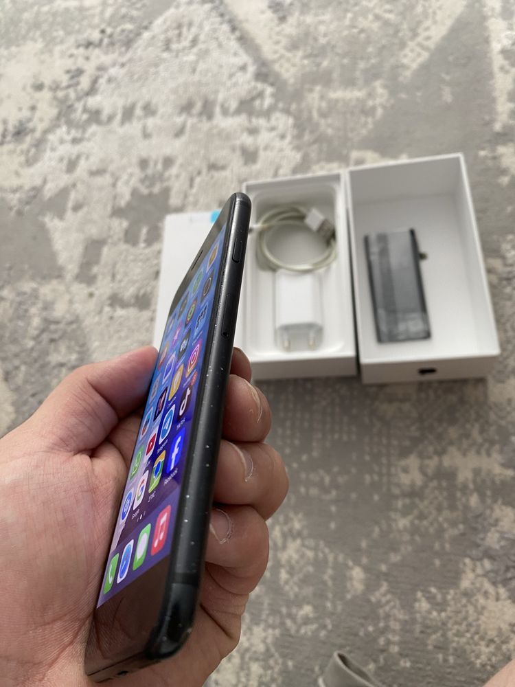 Iphone SE 128 гиг идеально состояние