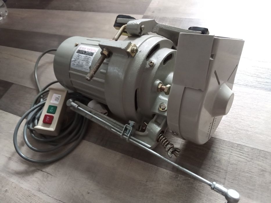 Vând motor electronic 220 v și motor 220 v cu ambreiaj în stare bună