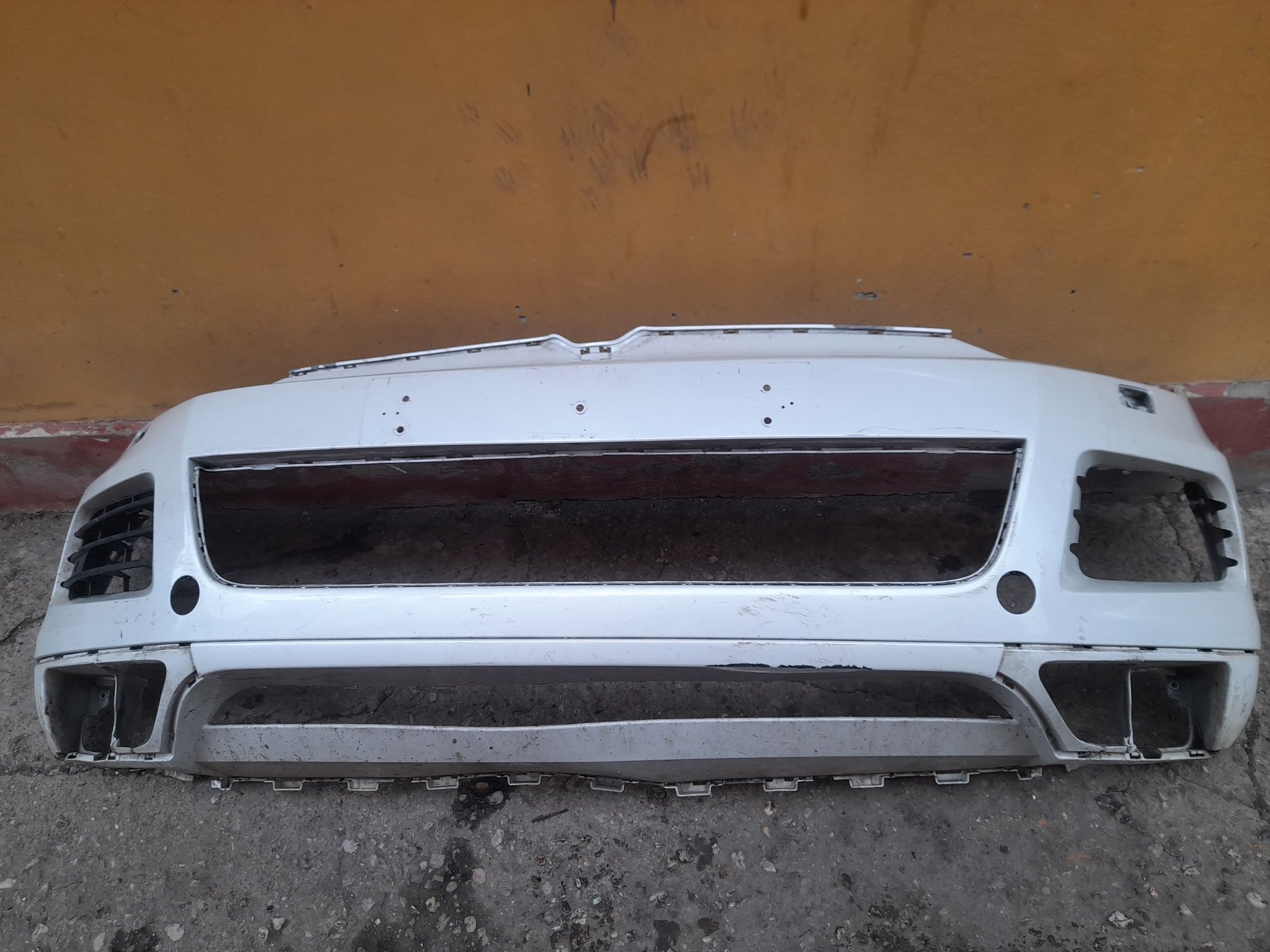 Bara  capota grila vw touareg 2010-2014