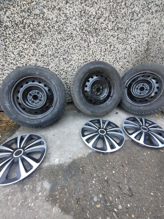 Продавам зимни гуми с джанти и капачки 15" 195/60 R15,